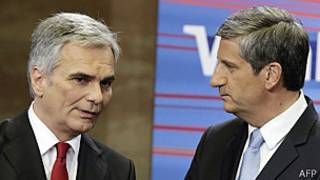 Kiongozi wa Austria, Werner Faymann (kushoto)