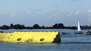 primera fase de las barreras antiundaciones es puesta a prueba en Venecia