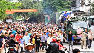 Quan tài diễu phố ở Thanh Hóa
