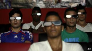 Зрители в очках 3D