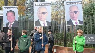 участники акции протеста в Гамбурге