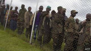 Benshi mu bahoze ari abarwanyi ba M23 bari mu nkambi muri Uganda no mu Rwanda