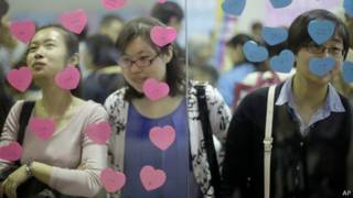 Chinesas em Xangai (AP)