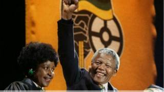 Picha ya kale ya Nelson Mandela na Winnie kabla ya kuachana