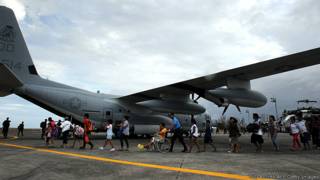 Máy bay C-130 của Hoa Kỳ tham gia cứu trợ ở Philippines