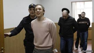 Павел Дмитриченко и его предполагаемые сообщники в здании суда