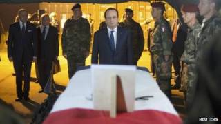 Hollande trước linh cữu lính Pháp thiệt mạng