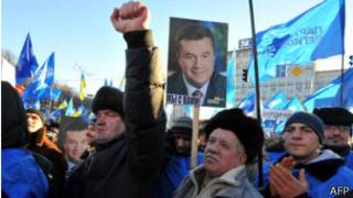 supporters of Ukraine president in a march heading to Independence Square