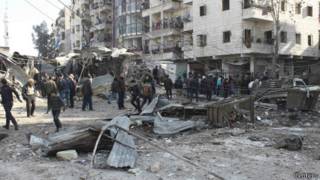 Hiện trường sau một vụ không kích ở Syria
