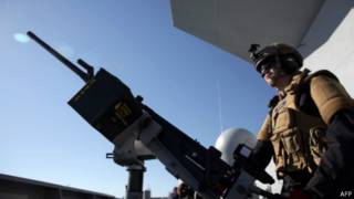 Soldado norueguês que participa da operação de proteção a armamentos químicos sírios