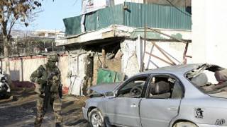 Военные НАТО на месте взрыва в Кабуле