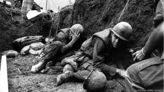 Lính Mỹ trú ẩn trong chiến hào hồi năm 1968