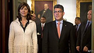 Los cancilleres de Colombia, María Angela Holguín, y de Venezuela, Elías Jaua