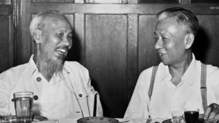 Chủ tịch Hồ Chí Minh và Chủ tịch Lưu Thiếu Kỳ năm 1959