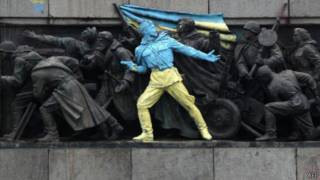 перекрашенный памятник