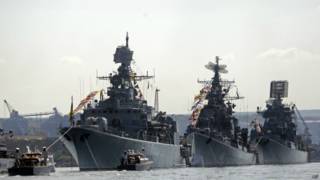 Navios russos de guerra no Mar Negro. Foto: AP