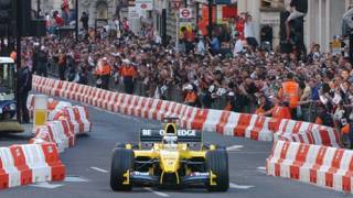 F1賽車經過倫敦市中心(資料照片)