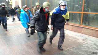 maidan_killed_stretcher