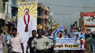 ஜனாதிபதி ஆதரவு பதாதைகள் காணப்பட்டன