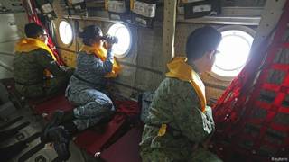 Personal militar de Singapur en busca del avión malasio
