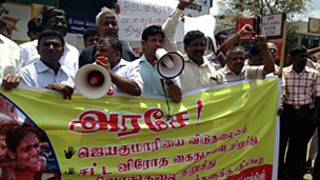 கவனயீர்ப்பு போராட்டம் பேருந்து நிலையத்தில் நடந்தது