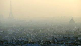 París bajo una nube de niebla
