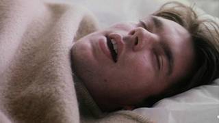 Homem dormindo | Crédito: BBC