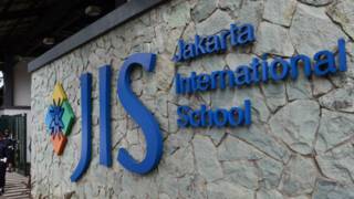 Tersangka tewas, kasus JIS tetap diproses - BBC News Indonesia