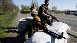 Militares ucranianos em estrada. Foto: Reuters