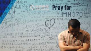 Mural de homenagens a passageiros de voo desaparecido MH370 | Crédito: AP