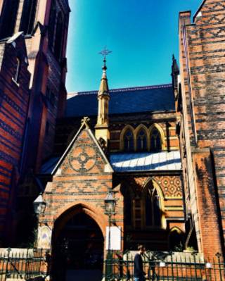 不遠處的All Saints Church,被評為英國最重要的十座建築之一