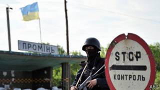 Украинский солдат на блок-посту