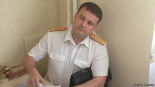 Следователь во время обыска у Николая Ляскина