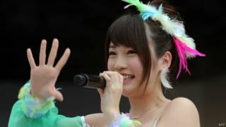 Rina Kawaei, cantora do AKB48 | Crédito: AFP