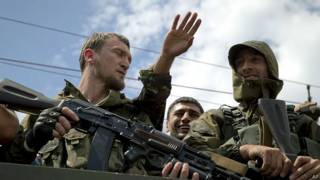 Боевики, сражающиеся на стороне сепаратистов, в центре Донецка