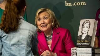 Bà Hillary Clinton giới thiệu hồi ký