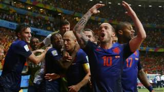 Holanda comemora gol