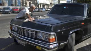 Ex-limusines oficiais de Fidel Castro são transformadas em táxis em Cuba | Crédito: AP