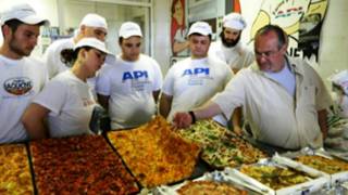 Pizzaiolos participam de concurso de pizzas na Itália | Foto: Associação de Pizzarias Italianas