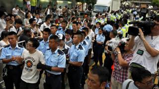 香港警方逮捕學聯「佔領中環預演」行動示威者(2/7/2014)