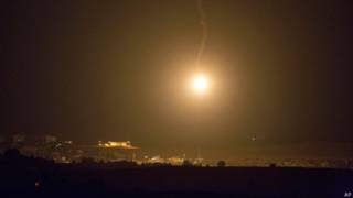Израильская осветительная ракета над сектором Газа