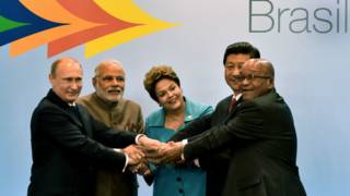 Vladimir Putin (à esq.), Narendra Modi, Dilma Rousseff, Xi Jinping e Jacob Zuma (à dir.)