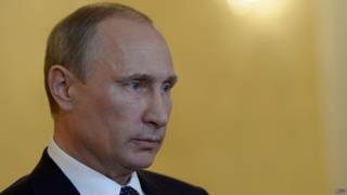 Putin pidió un minuto de silencio antes de comenzar una reunión con sus consejeros económicos.