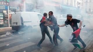 Manifestantes entram em confronto com polícia em Paris, França | Crédito: AP
