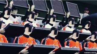 robôs em estádio na Coreia do Sul