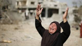 Wata mata a Gaza na kuka