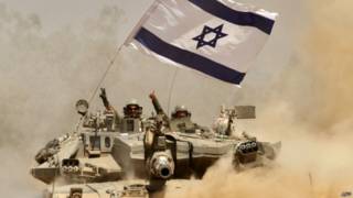Israelenses em tanque (foto: AFP)