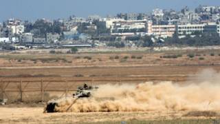 Tanque israelense próximo à fronteira da Faixa de Gaza (foto: Epa)