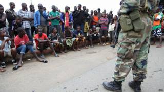 Liberianos varados en camino a Monrovia