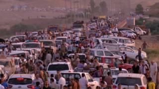 Wayazidi wakikimbilia Irbil, mji mkuu wa jimbo la Wakurd, kaskazini mwa Iraq